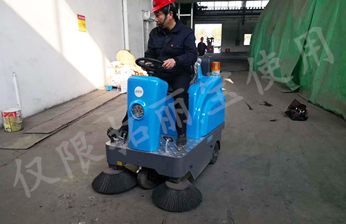 拓麗寶掃地車(chē)入駐中鹽