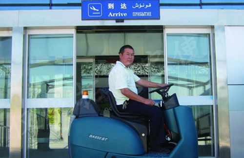 地鐵站，火車站，高鐵站，飛機(jī)場(chǎng)地面清潔就用洗地機(jī)